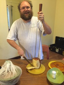 jonathan-cutting-pineapple